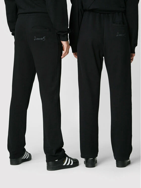 Καλύτερες κριτικές για 💯 Παντελόνια Φόρμας Παντελόνι φόρμας Unisex 2005 X Leeves „Panel” Μαύρο Relaxed Fit 😍 5 Καλύτερες κριτικές για 💯 Παντελόνια Φόρμας Παντελόνι φόρμας Unisex 2005 X Leeves „Panel” Μαύρο Relaxed Fit 😍 - Image 3