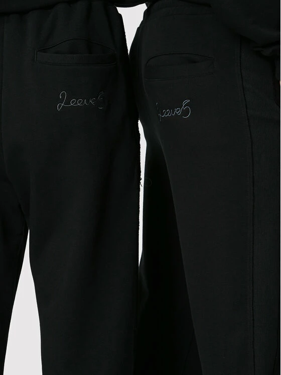 Καλύτερες κριτικές για 💯 Παντελόνια Φόρμας Παντελόνι φόρμας Unisex 2005 X Leeves „Panel” Μαύρο Relaxed Fit 😍 6 Καλύτερες κριτικές για 💯 Παντελόνια Φόρμας Παντελόνι φόρμας Unisex 2005 X Leeves „Panel” Μαύρο Relaxed Fit 😍 - Image 4