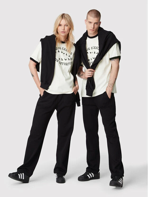 Η καλύτερη συμφωνία 🔥 Γυναίκες T-shirts T-Shirt Unisex 2005 X Leeves „Satisfied” Λευκό Regular Fit 🔥 4 Η καλύτερη συμφωνία 🔥 Γυναίκες T-shirts T-Shirt Unisex 2005 X Leeves „Satisfied” Λευκό Regular Fit 🔥 - Image 2